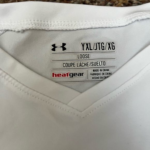 EUC - Lot of 2 - Under Armour White Youth XL Shirts - Picture 5 of 5
